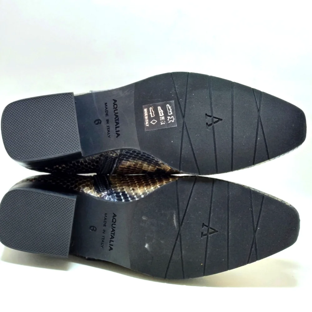 Aquaitalia womens waterproof boots, size 6M. - Picture 5 of 8